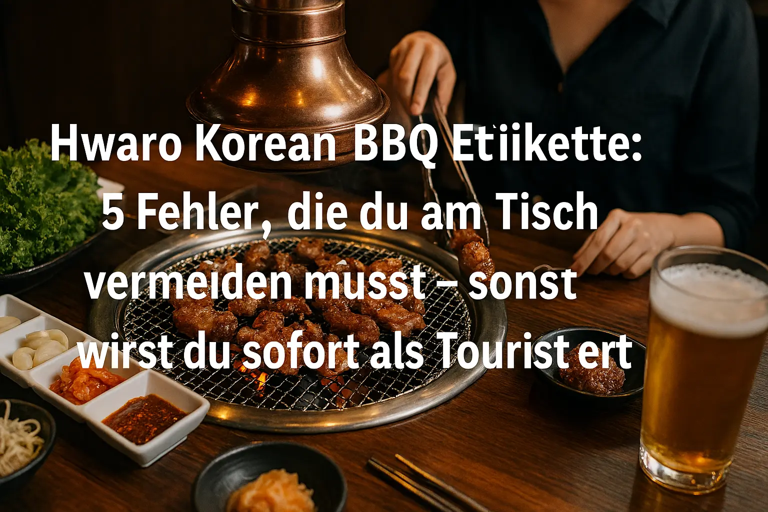 Ein reich gedeckter Tisch mit Banchan-Schalen und einem traditionellen Hwaro-Holzkohlegrill in der Mitte, der die korrekte Anordnung beim koreanischen Essen zeigt.
