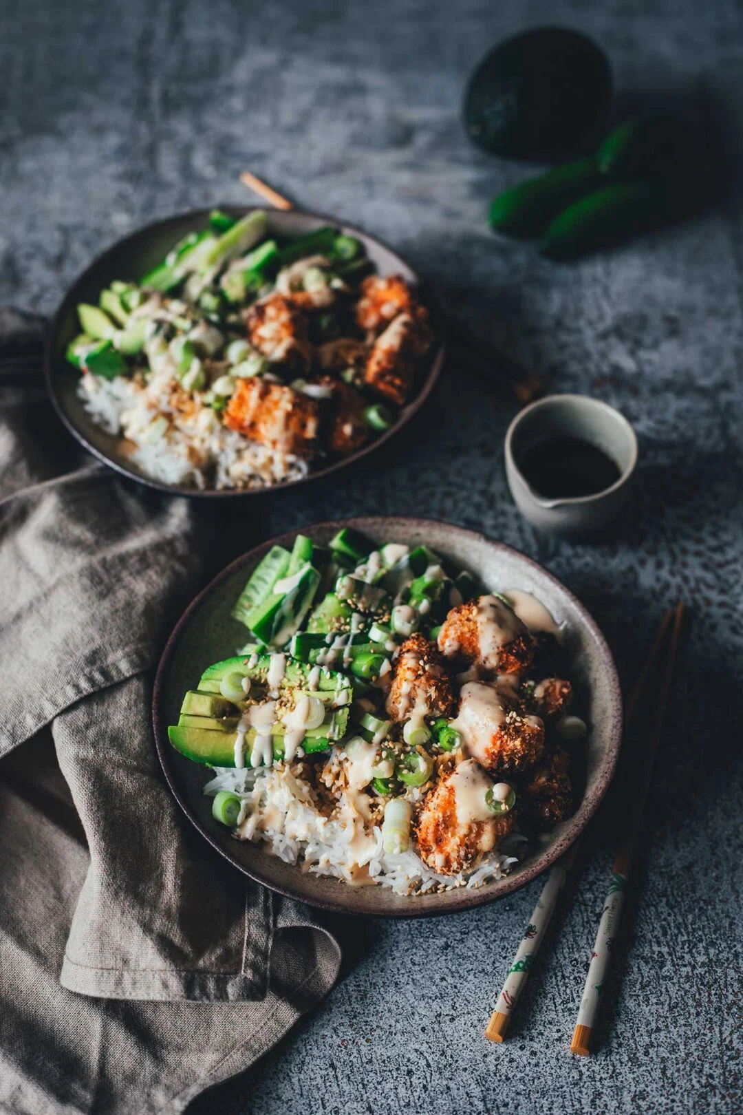 30-Minuten Harissa-Honig Lachs Reis Bowl: Einfach & Schnell