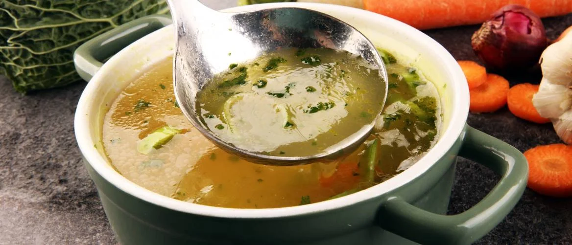 Bester Suppentopf Test: 8 Töpfe im Vergleich – und ein traditionelles Brühe-Rezept