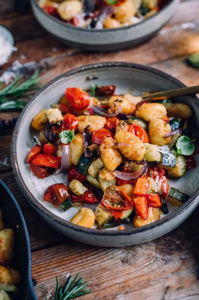 Blech-Gnocchi mit Sommergemüse: Ein must-try Abendessen für heiße Tage