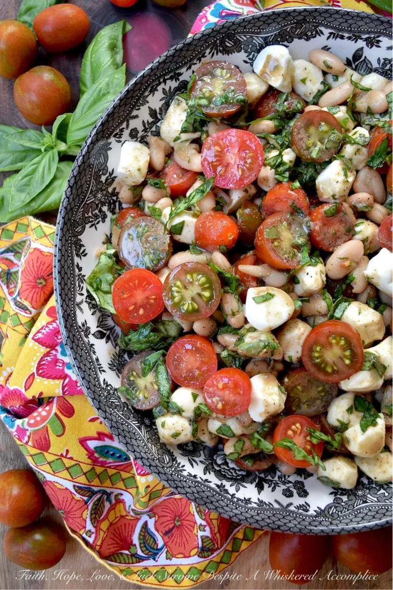 Caprese Dense Bean Salad: Der herzhafte Sommer-Salat mit Bohnen