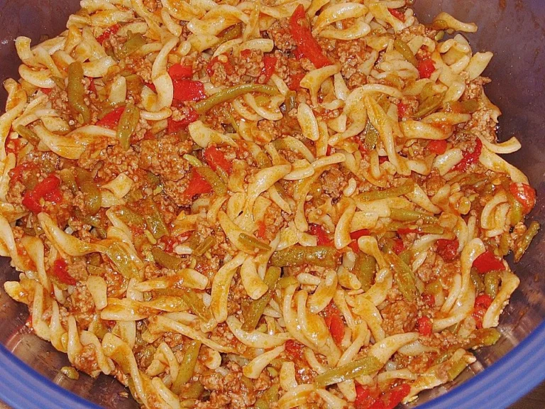 Chili Crisp Nudelsalat: Kühl wie eine Gurke, scharf wie Chili Crisp