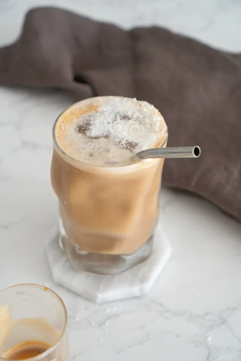 Cremiger Eiskaffee mit Kokosnuss – Ein tropisches Geschmackserlebnis