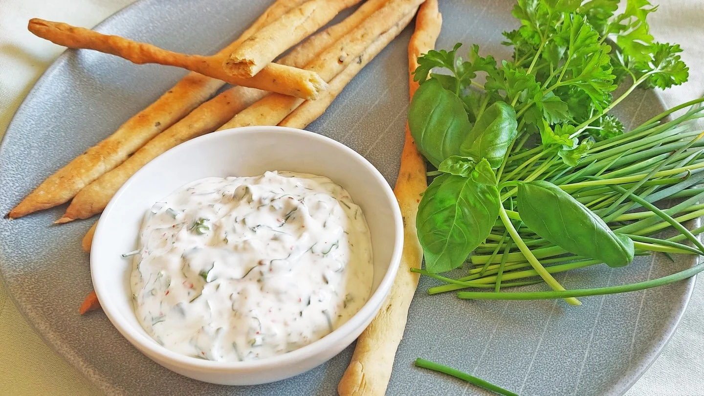 Dill Dip – cremiger Kräuterdip für jede Party