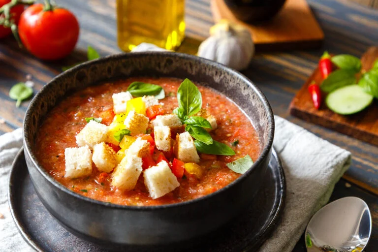 Easy Gazpacho: Die erfrischende kalte Suppe für heiße Tage