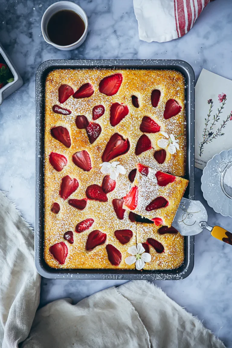 Erdbeer-Sahne-Pfannkuchen aus dem Backblech – So gelingt der Brunch für die ganze Familie