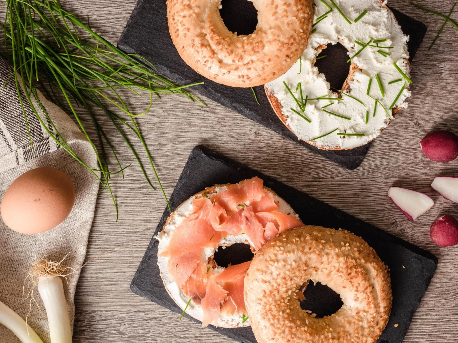 Frischkäse-Test: 6 Sorten im Vergleich – nur eine ist perfekt für deinen Bagel