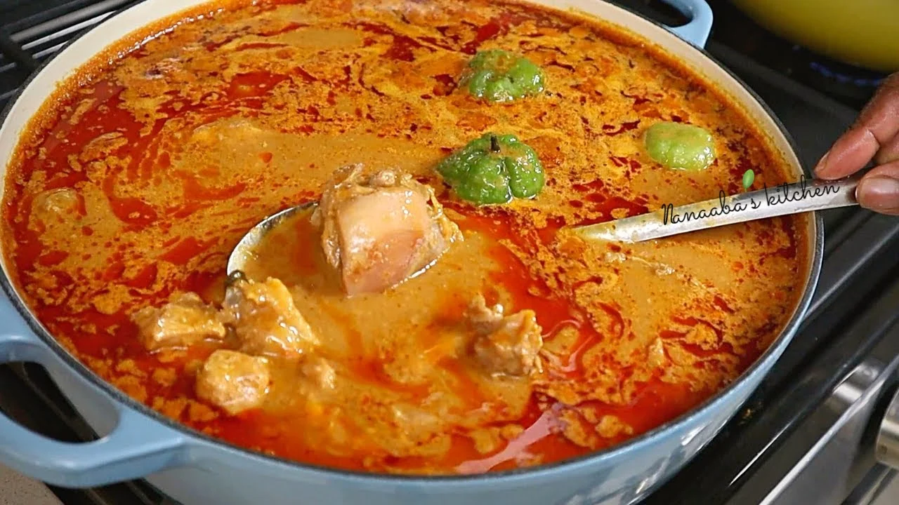 Groundnut Soup: Ghanaischer Hähnchen-Erdnusseintopf – Ein cremiges Afrikanisches Soulfood
