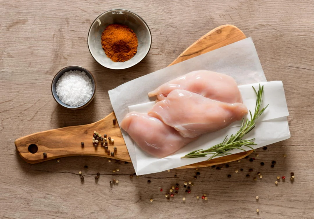 Hühnerfleisch richtig auftauen: Der Profi-Tipp, den Sie kennen sollten