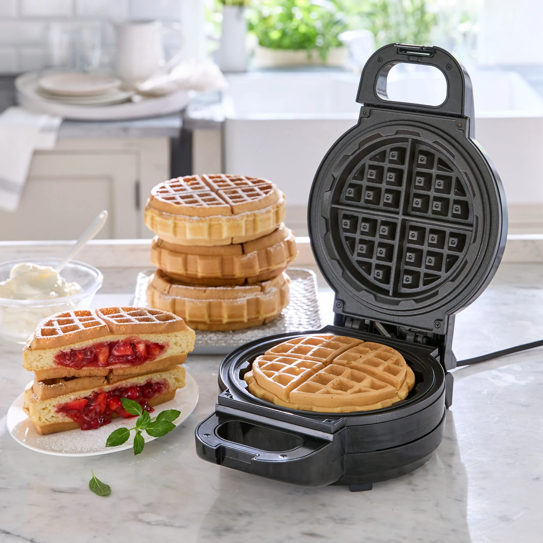 Ich habe 18 Waffeleisen getestet: Diese 8 liefern jedes Mal knusprige, goldene Waffeln