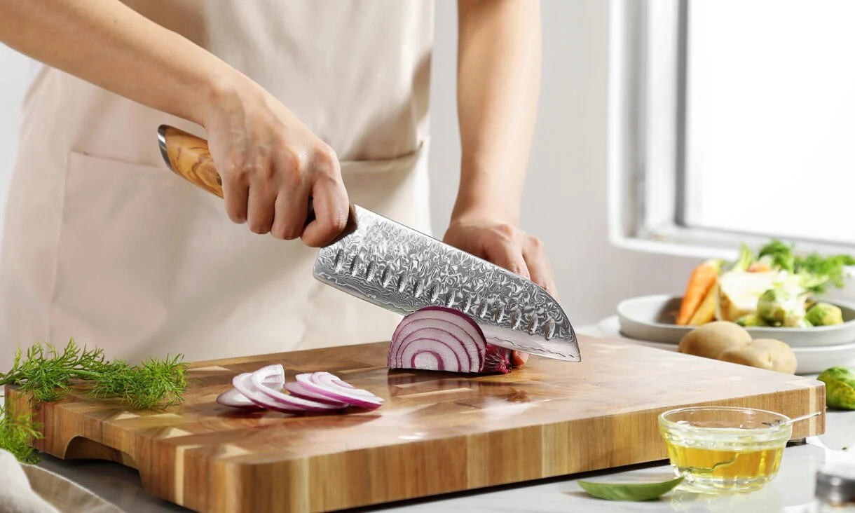 Ich habe 19 Santoku-Messer getestet: Das ist das Beste für Schneiden, Würfeln und Hähnchen zerlegen