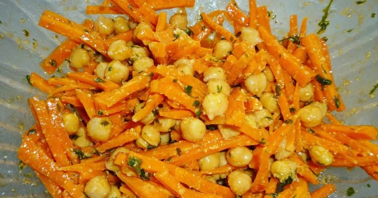 Kichererbsen-Karotten-Salat mit Rosinen und Mandeln – Ein schnelles Rezept für den Alltag