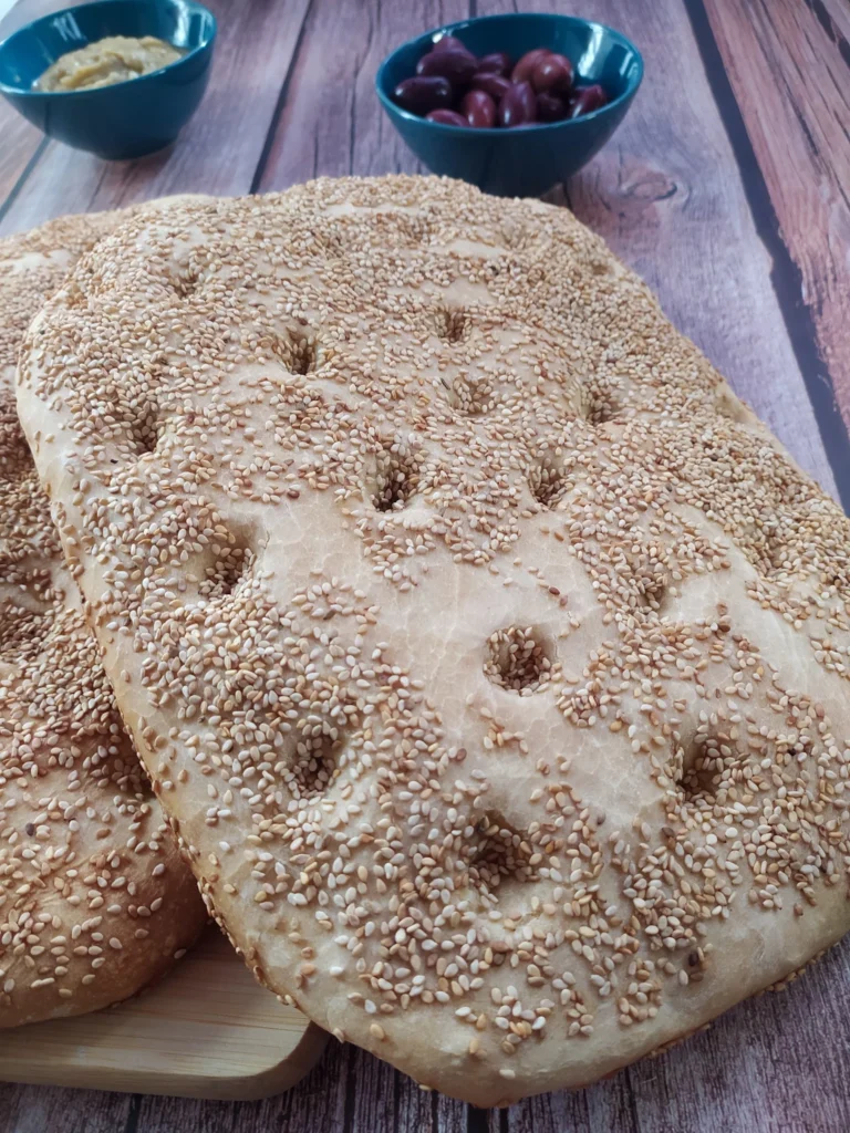 Lagana griechisches Sesam-Fladenbrot – Einfaches Rezept aus der griechischen Küche