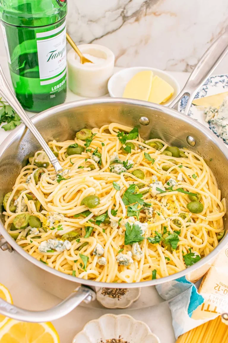 One-Pan Dirty Martini Spaghetti: Besser als jeder Cocktail