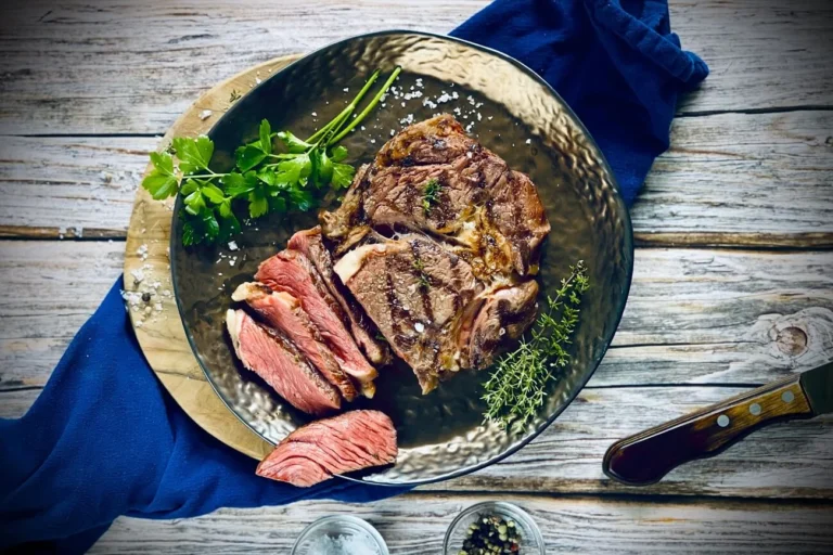 Sous-Vide-Steak mit Kräuterbutter: Unser Profi-Test der besten Memorial-Day-Angebote für Küchenhelfer