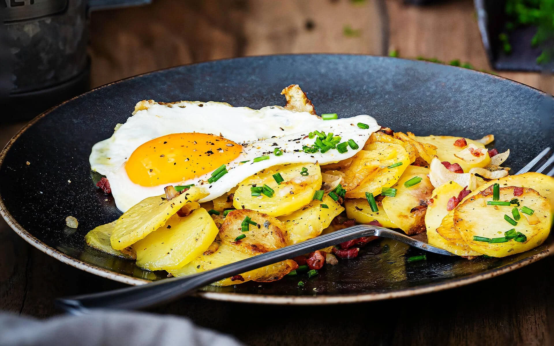 Spiegeleier mit Bratkartoffeln aus der Mini-Gusseisenpfanne – mein neuer Liebling