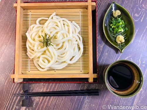 Zaru Udon – Kalte Udon-Nudeln mit erfrischender Dip-Sauce