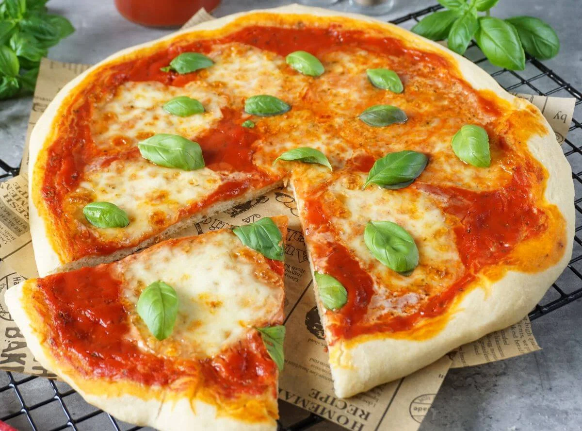 Original italienische Rezepte für Pizzen mit dünnem Boden: Wie vom Pizzabäcker zu Hause backen