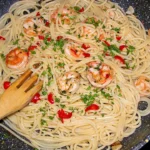 Schnelle Garnelen in Knoblauchöl-Pfanne mit Pasta und Chili: Das perfekte Feierabendgericht
