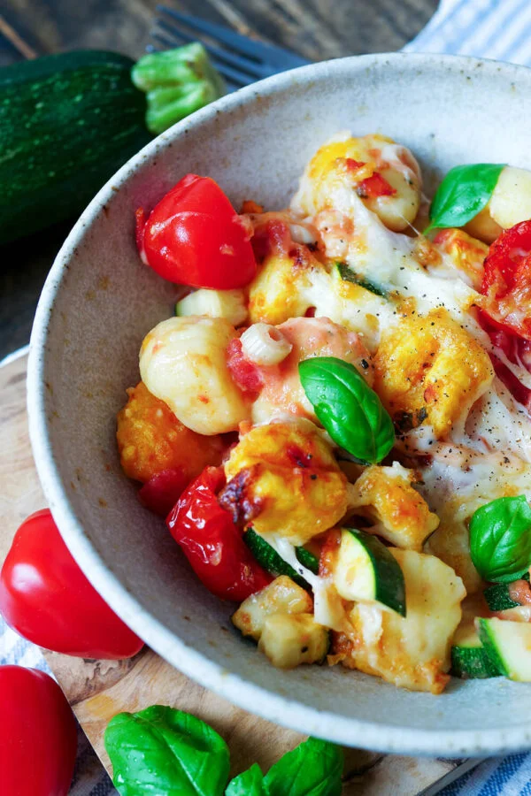 Schneller Zucchini-Gnocchi-Auflauf: Vegetarisch in 25 Minuten fertig